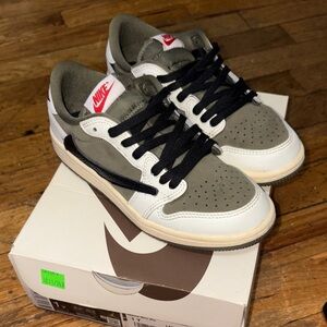 Kids Jordan 1 Retro Low Travis Scott olives  - Size 1Y